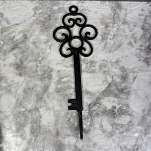 Vintage Large Black Metal Skeleton Key Hanging Wall Decor Made In USA 10.5”